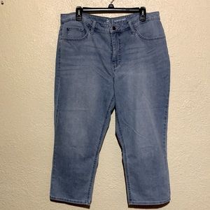 Lee Riders Jeans Capri Pants Light Wash Blue 16M Stretch Cotton Spandex Mid Rise